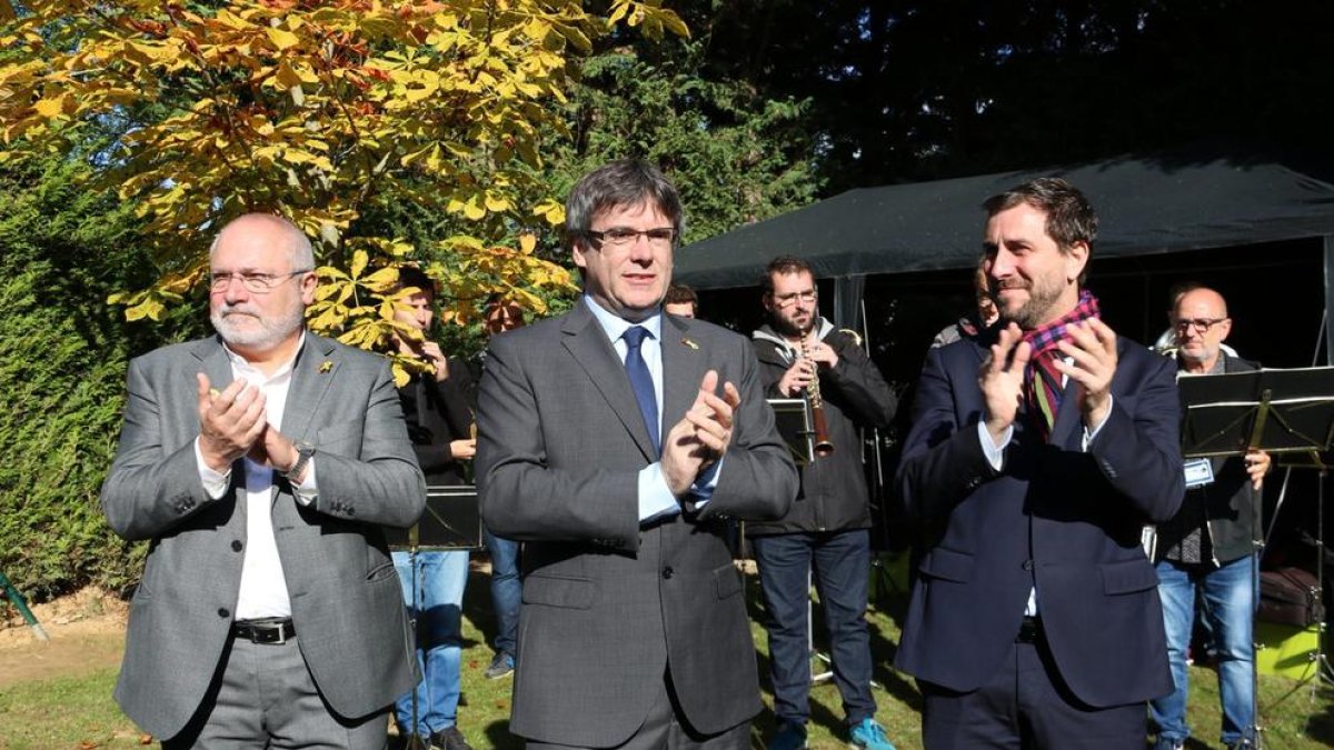 Quim Torra con los miembros de su Govern en el acto institucional de Sant Julià de Ramis.