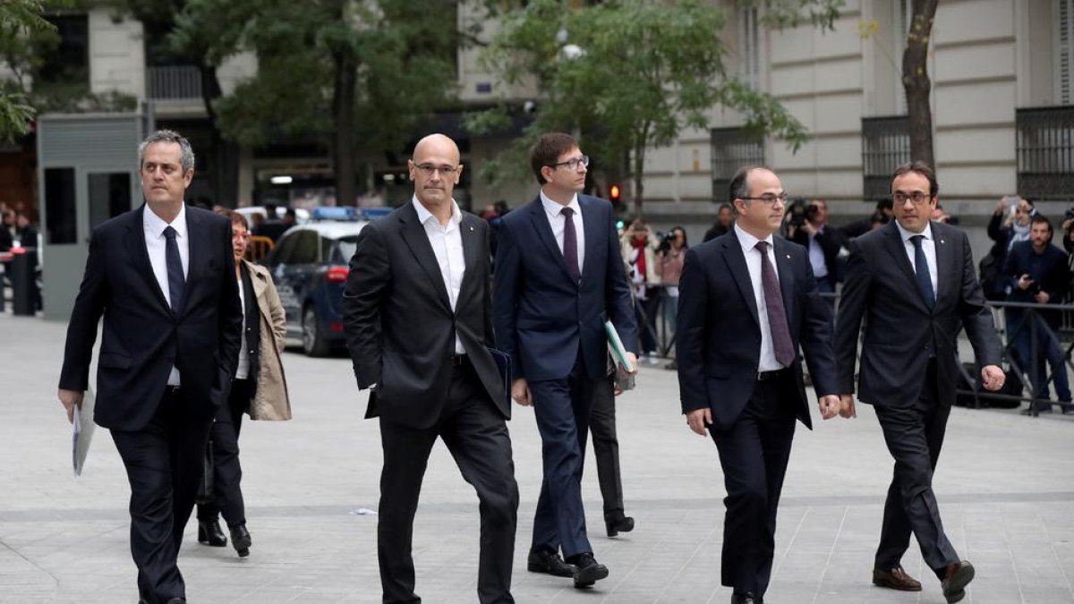 Els exmembres del Govern (d'esquerra a dreta) Joaquín Forn, Raül Romeva, Jordi Turull i Josep Rull a la seva arribada a la seu de l'Audiència Nacional.