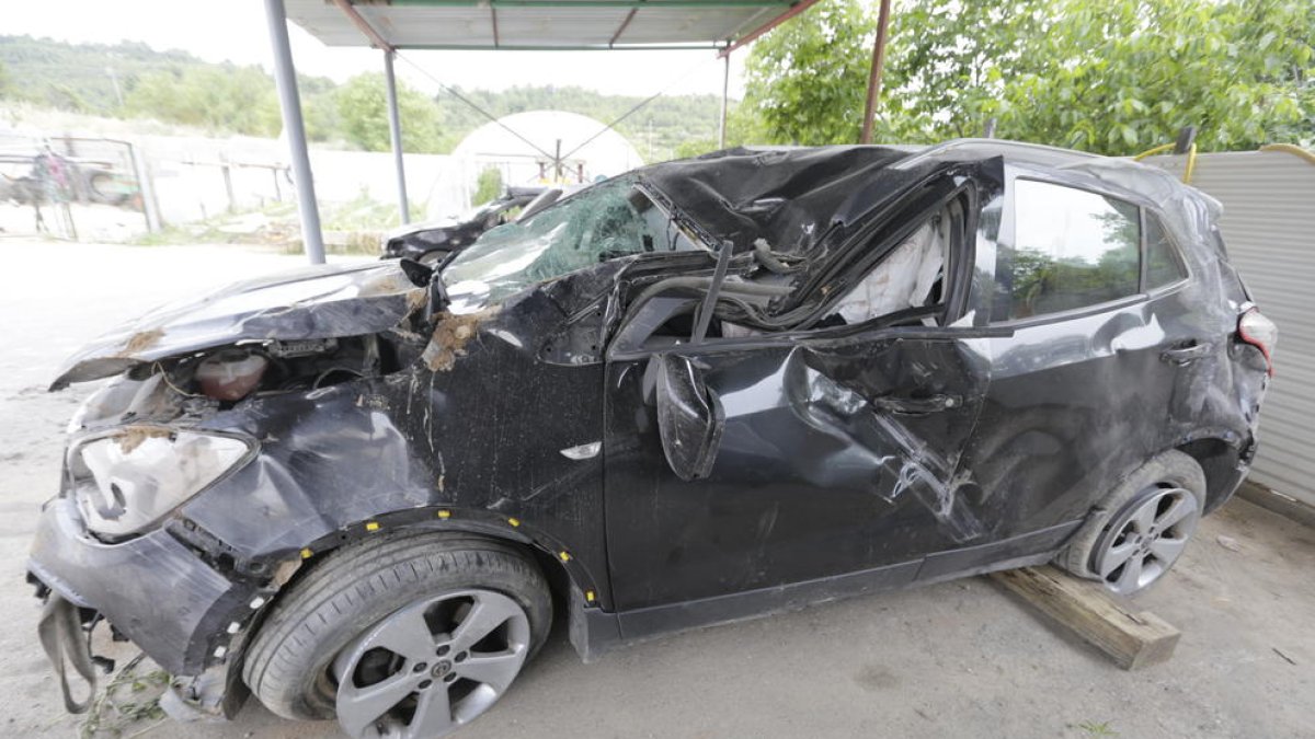 Estat en el qual va quedar el vehicle (de lloguer) sinistrat ahir a l’N-240 al seu pas per Tarrés.