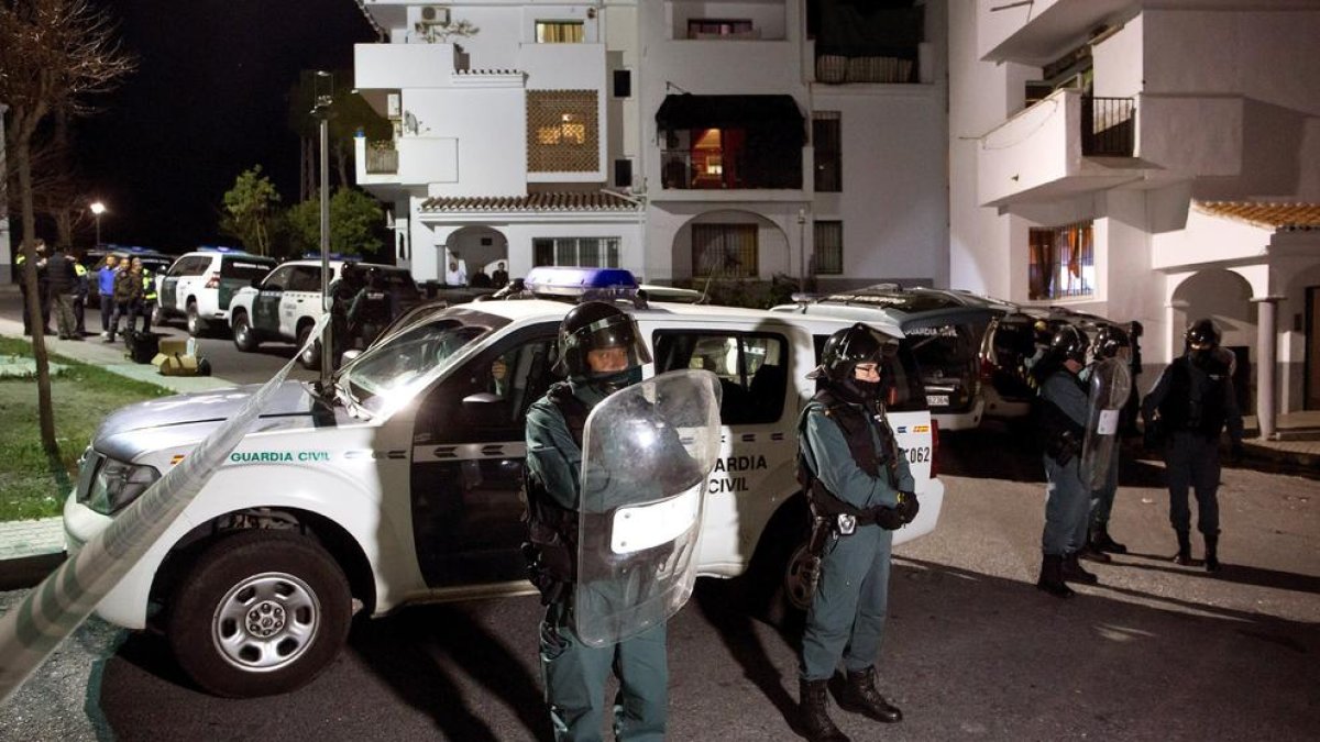 Cordón policial de miembros de la Guardia Civil tras el altercado.