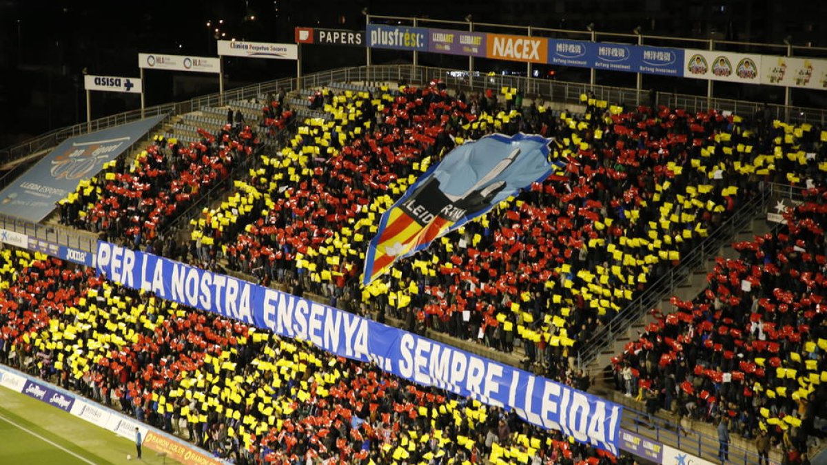 Fiesta del fútbol en el Camp d'Esports con castigo excesivo para la Lleida