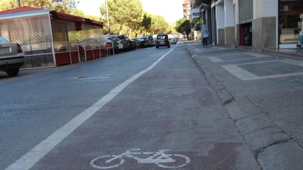 Mollerussa cuenta con un carril bici en la avenida del Canal. 