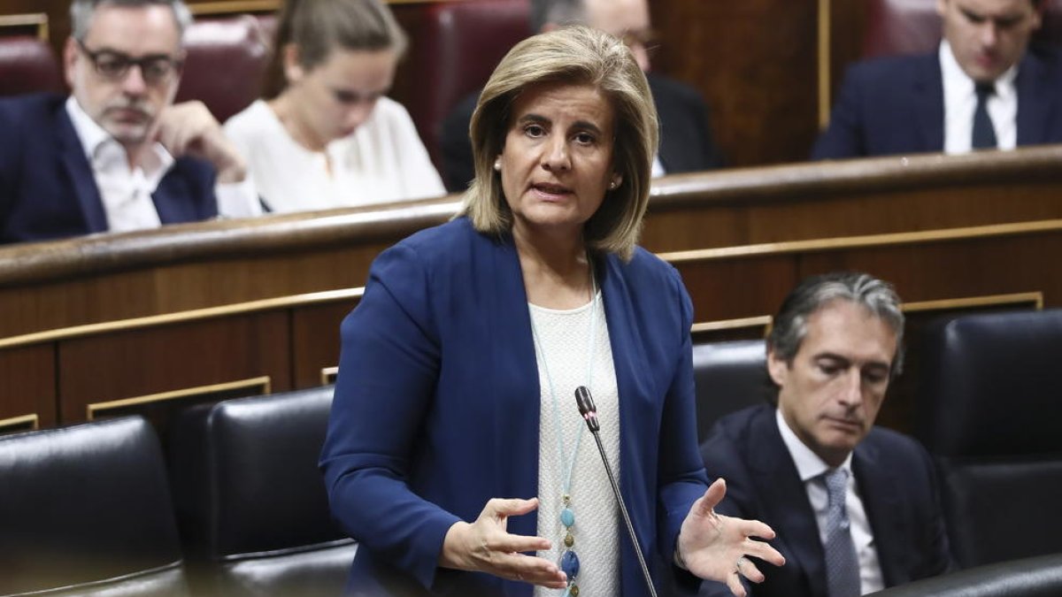 La ministra de Treball, Fátima Báñez, ahir al Congrés parlant del Pla Prepara.