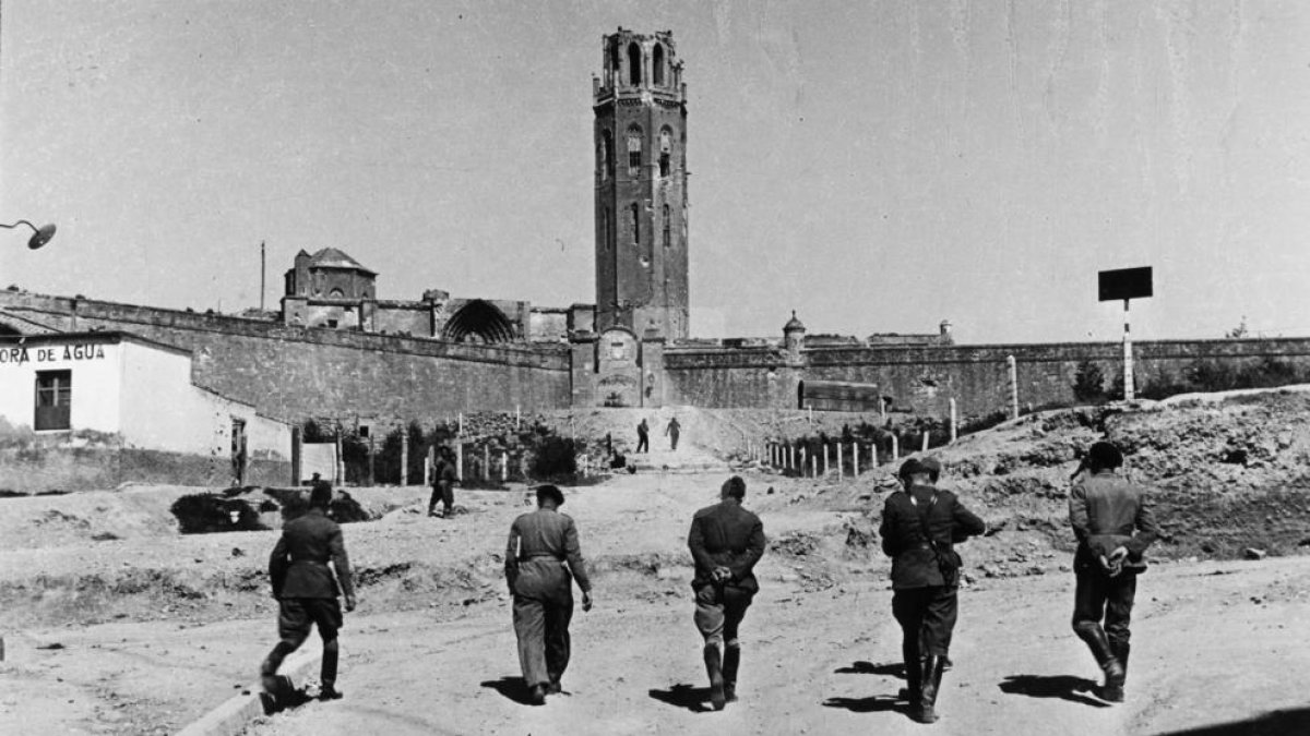 Militars franquistes i alemanys es dirigeixen a la Seu, caserna i també presó de represaliats