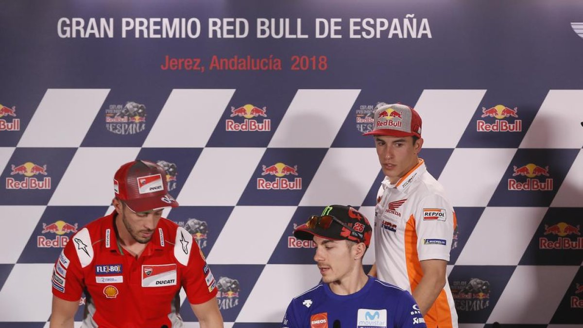 Dovizioso, Viñales i Marc Màrquez, ahir durant la roda de premsa al circuit de Jerez.