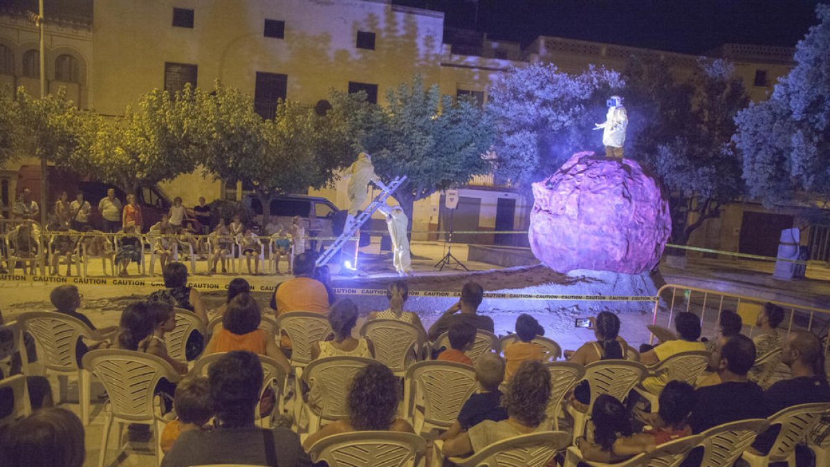 El espectáculo llenó de público la plaza del Sitjar la noche del pasado jueves. 