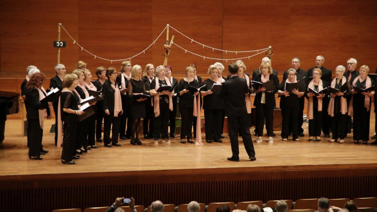 El acto de clausura del Aula de Lleida tuvo lugar en el Auditori con 600 asistentes y actuaciones de canto coral y teatro.
