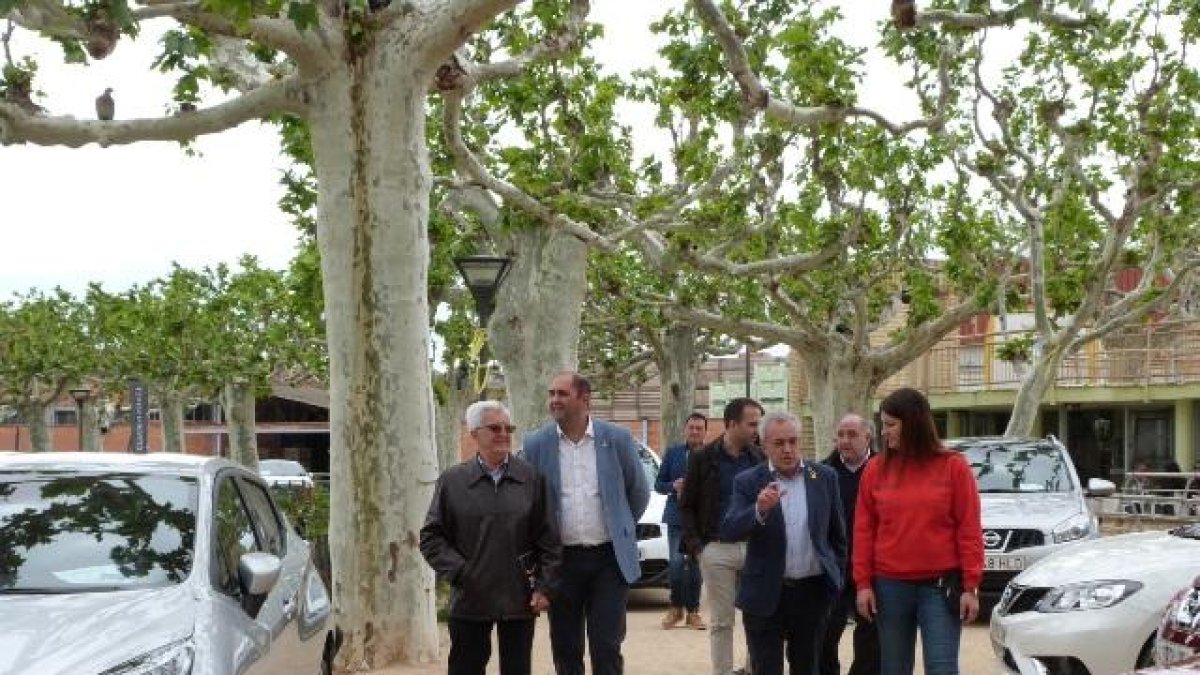 Les autoritats van visitar ahir al matí els vehicles exposats a les Borges.