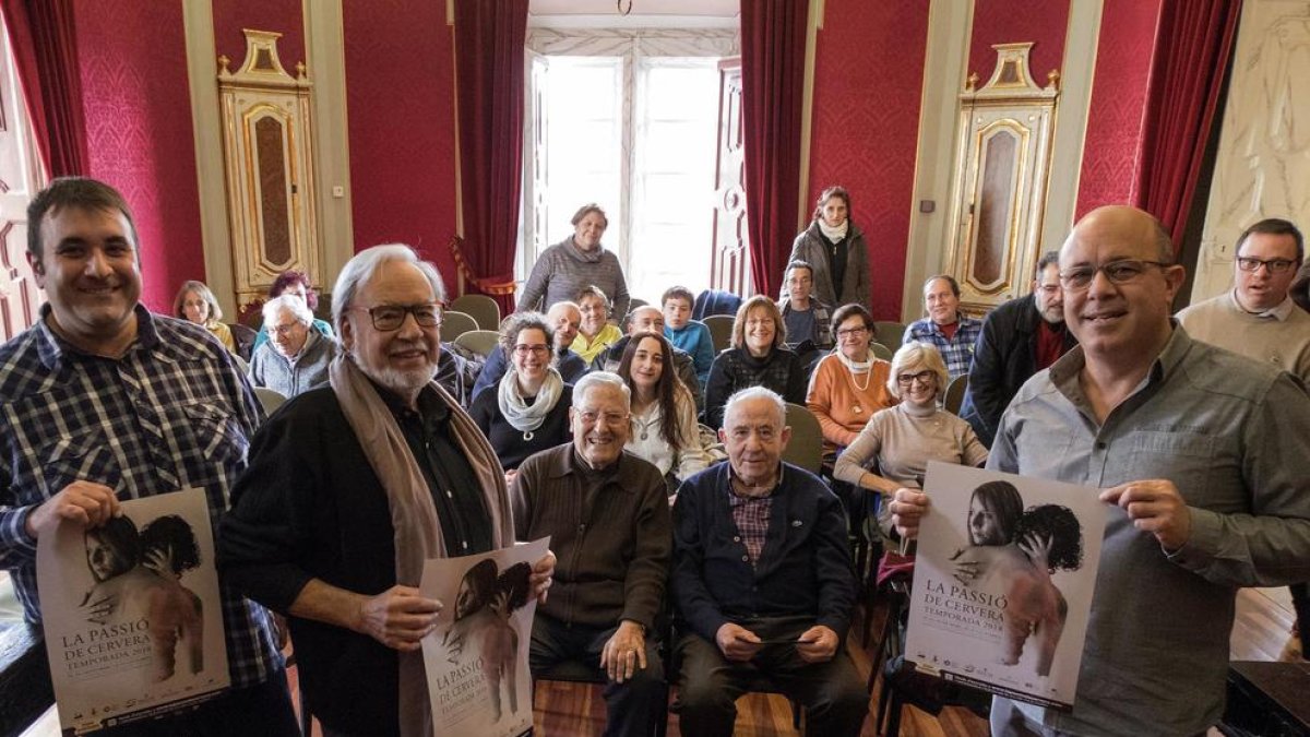 La Paeria de Cervera va acollir ahir la lectura del pregó de la Passió, a càrrec de Joan Salvador.