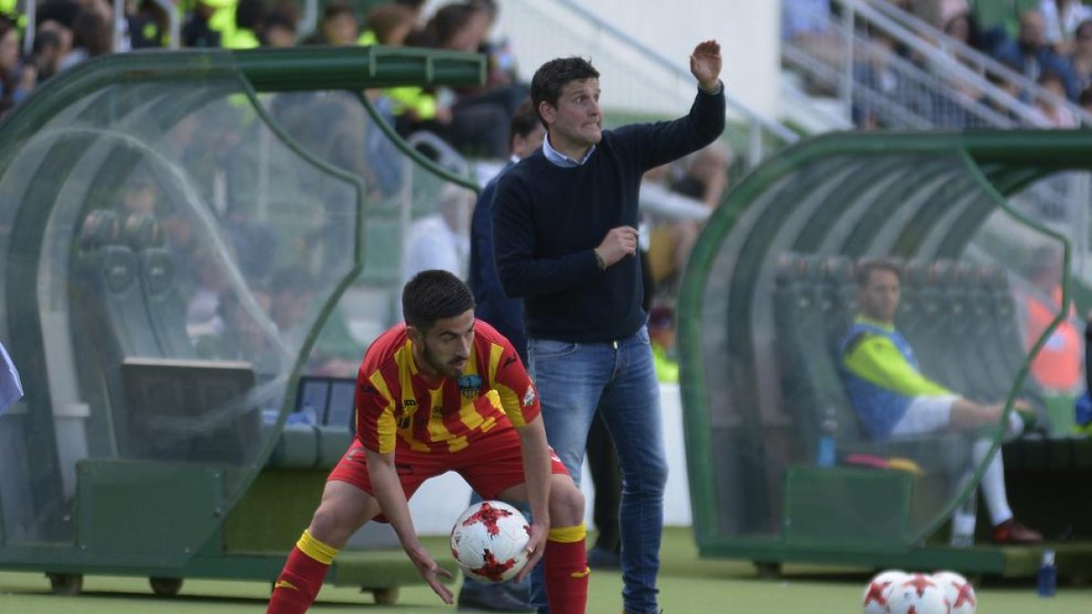 Gerard Albadalejo, durant un moment del partit que el Lleida va jugar a Elx.