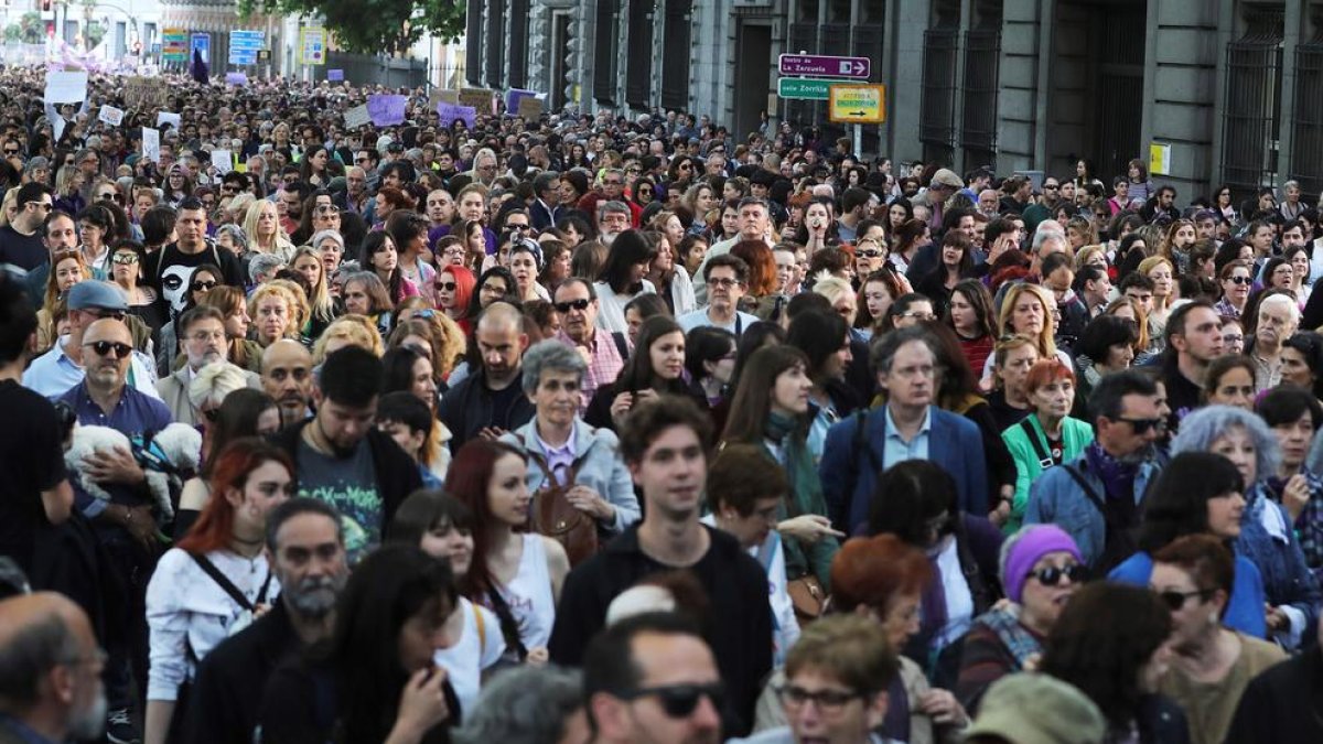Manifestants protesten als carrers de Madrid per la sentència de La Manada.