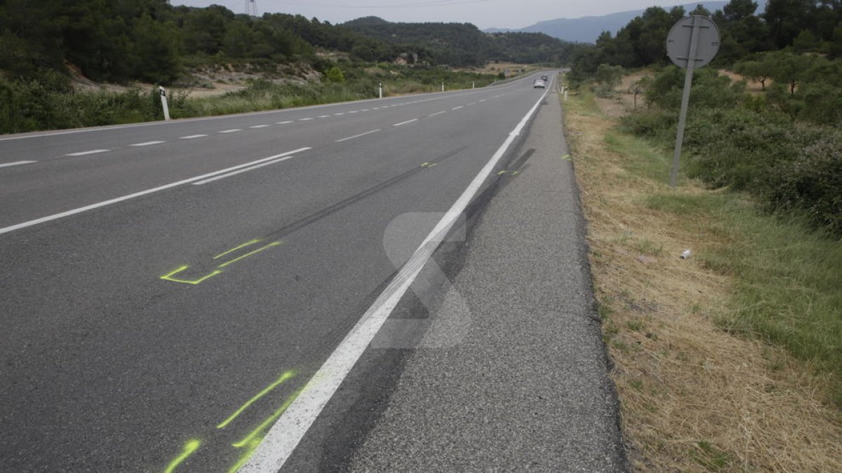 El lloc on s'ha produït la sortida de via del turisme.