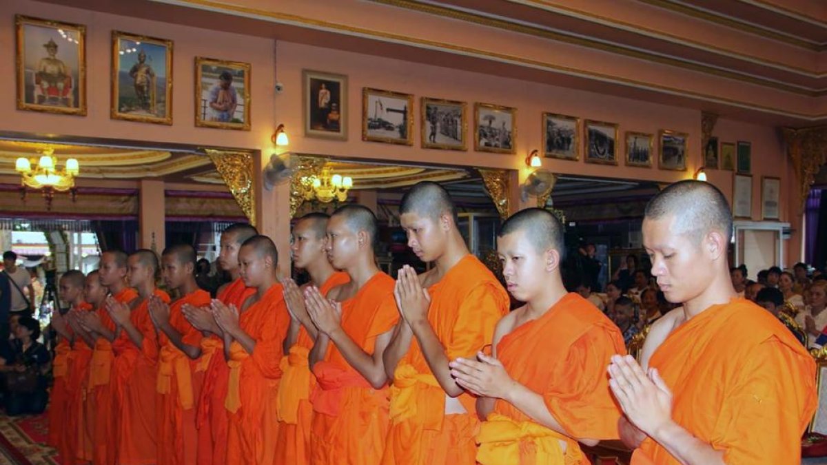 Ordenación budista de los niños rescatados en una cueva de Tailandia