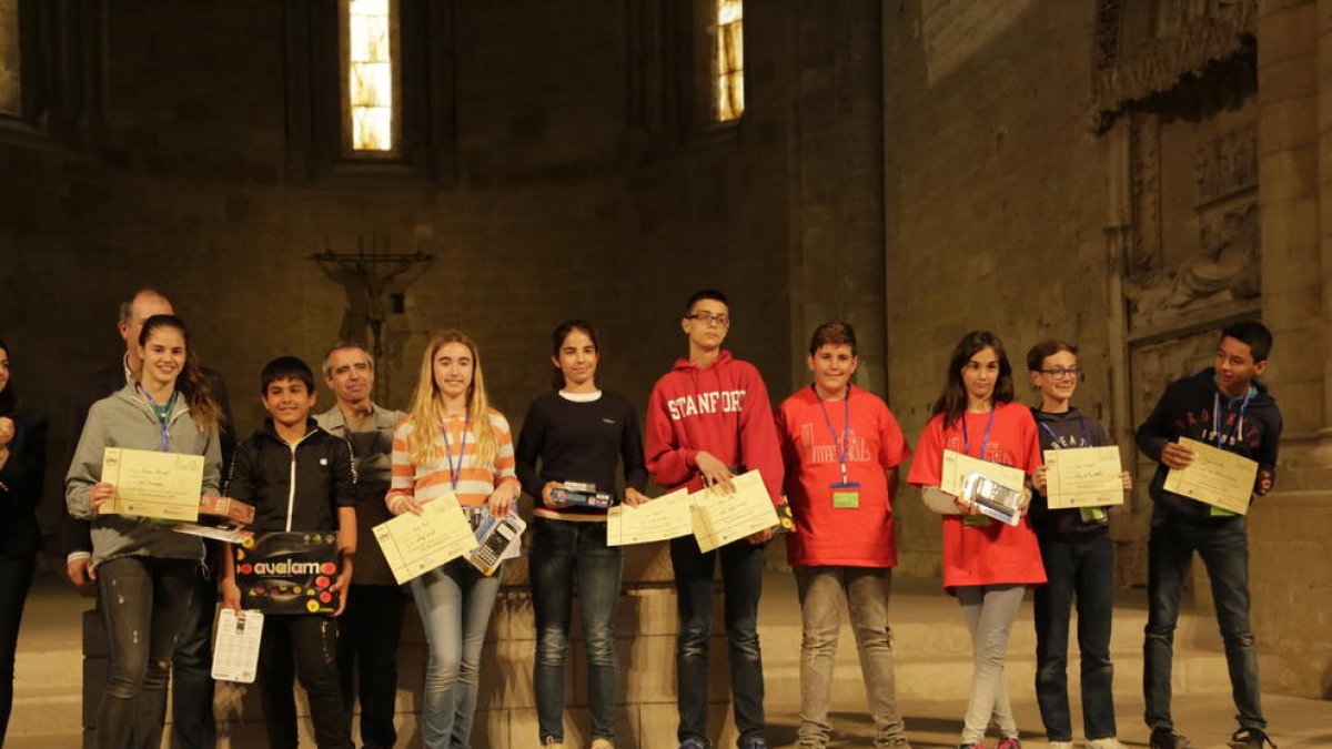 Els premiats en les categories de sisè de Primària i primer i segon de l’ESO, a la Seu Vella.