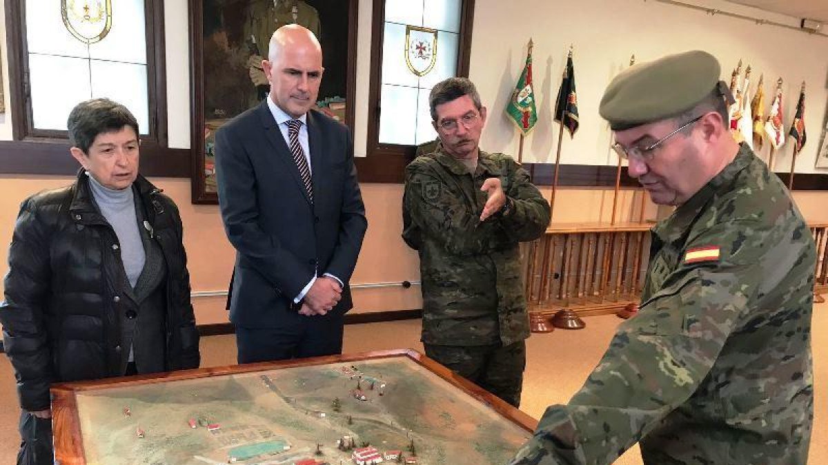 Un moment de la visita a l'acadèmia de sotsoficials de Talarn.