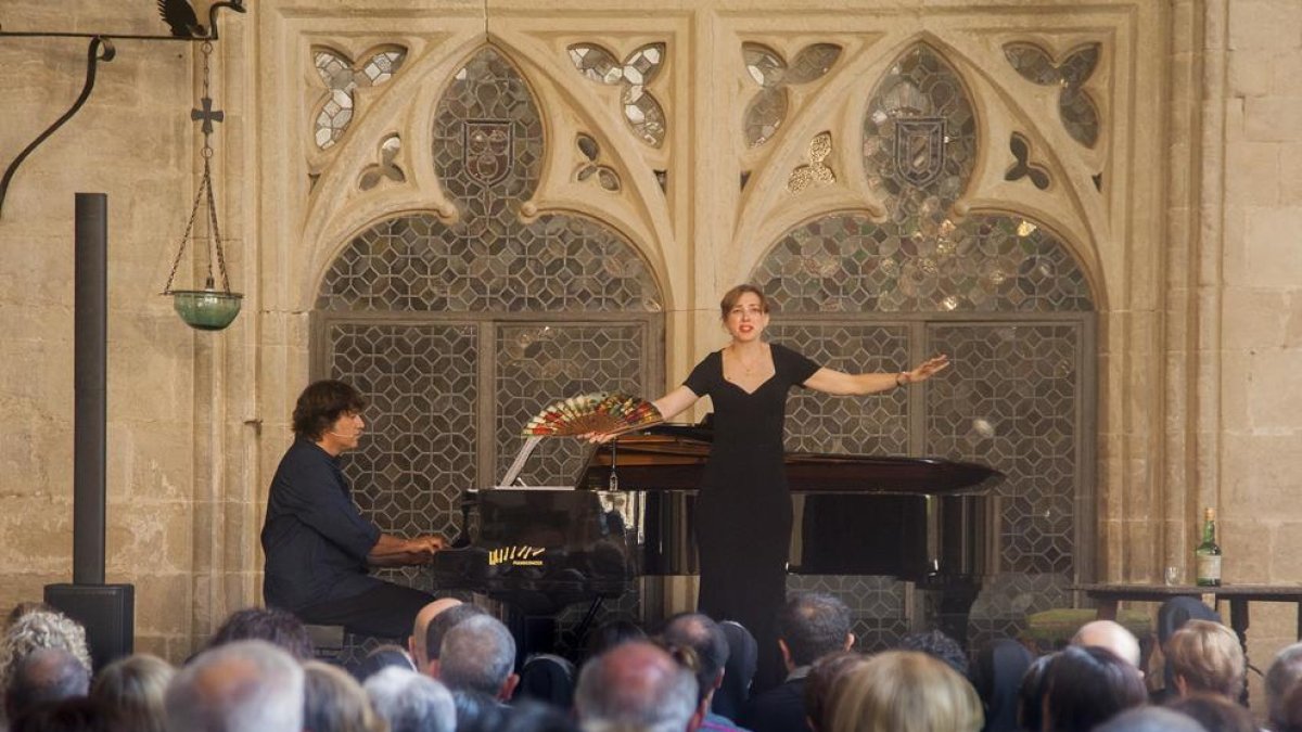 Actuación del pianista Jordi Domènech y la soprano Anna Moliner.