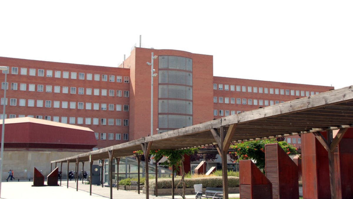 Vista exterior de l’Hospital Arnau de Vilanova.