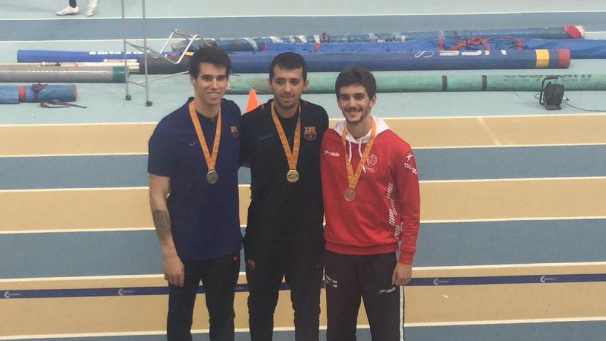 Arnau Erta, primero por la izquierda, y Gerard Porras, en el centro.