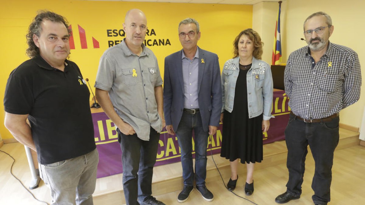 Los diputados provinciales de ERC ayer durante la rueda de prensa que ofrecieron en su sede en Lleida.