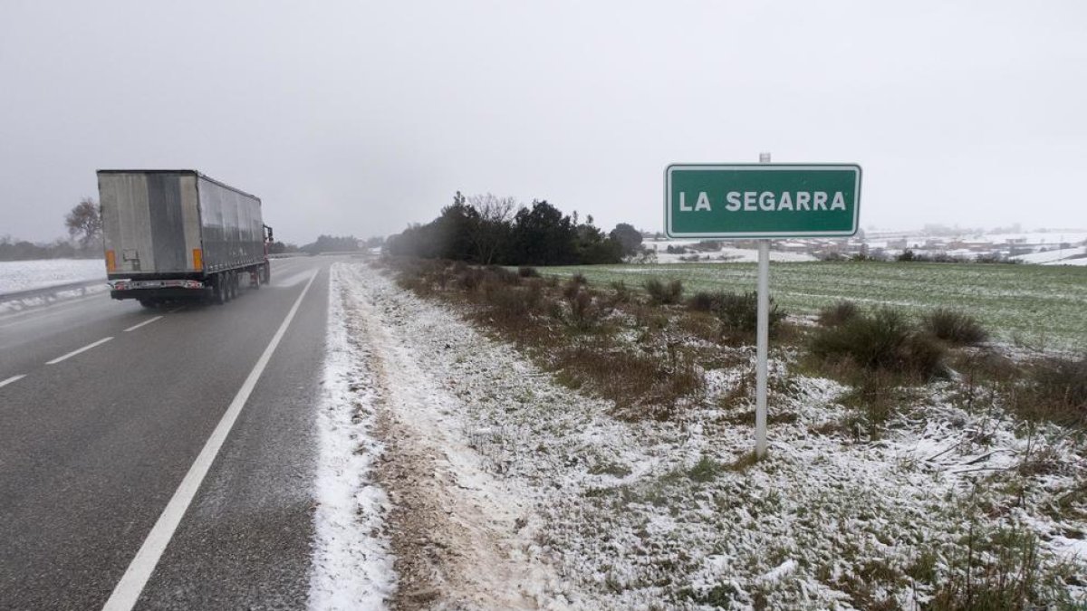 La neu vesteix de blanc el sud de la Segarra