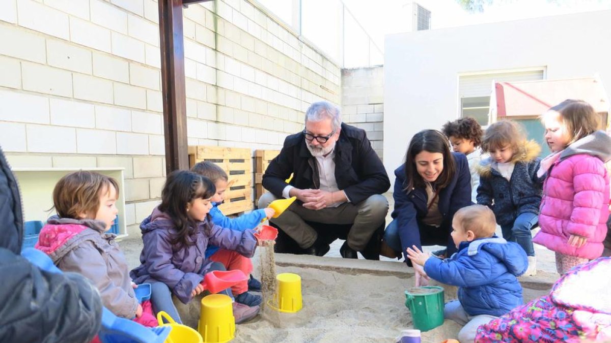 Larrosa i Salmeron, en la visita a les noves instal·lacions de l’escola bressol de la Bordeta.