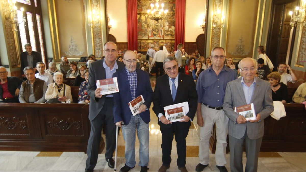 Vidal Vidal, Frederic Vilà, el alcalde Àngel Ros, Xavier Goñi y Lluís Pagès, ayer en la Paeria.