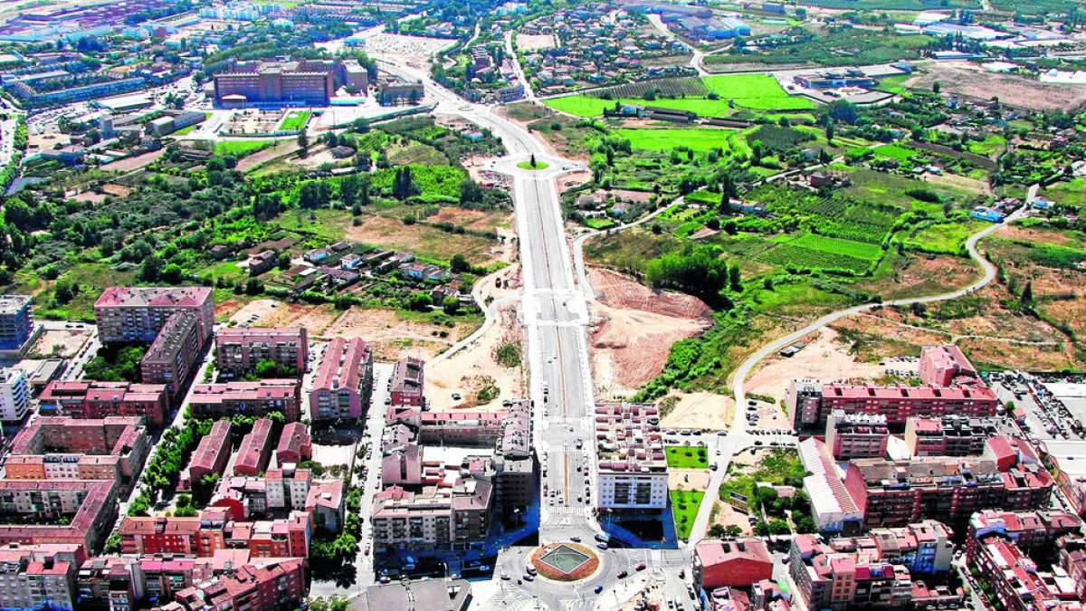 Vista aèria de l'avinguda de Pinyana, que enllaça Ciutat Jardí amb Balàfia.