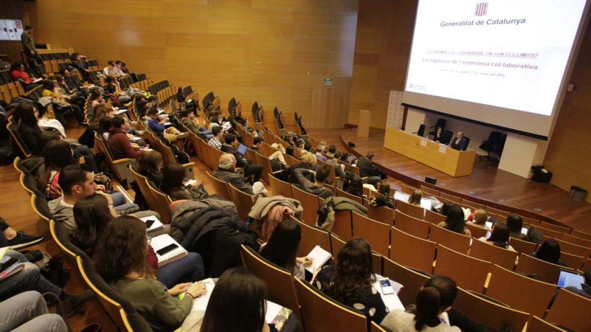 El secretari d’Hisenda, Albert Castellano, va impartir ahir una conferència a la Universitat de Lleida.