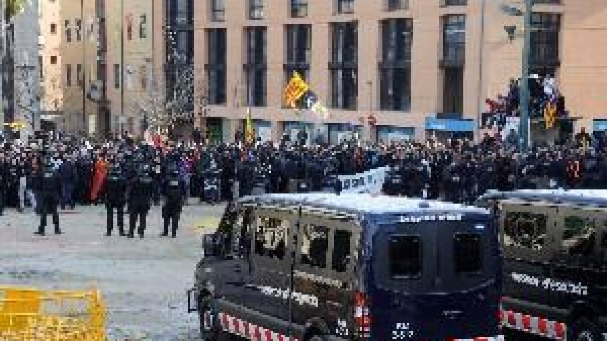 El PSC dóna suport als Mossos i veu 