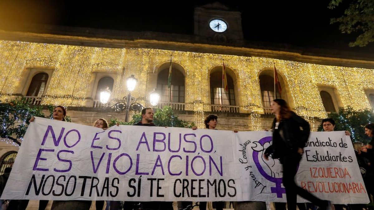 Imagen de una de las protestas en Sevilla contra la sentencia.