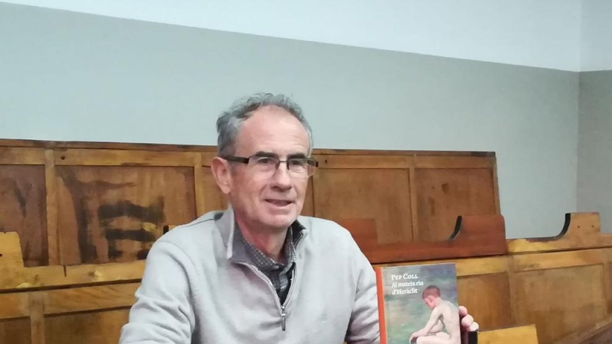 Pep Coll, en el aula donde estudió en la Universitat de Barcelona.