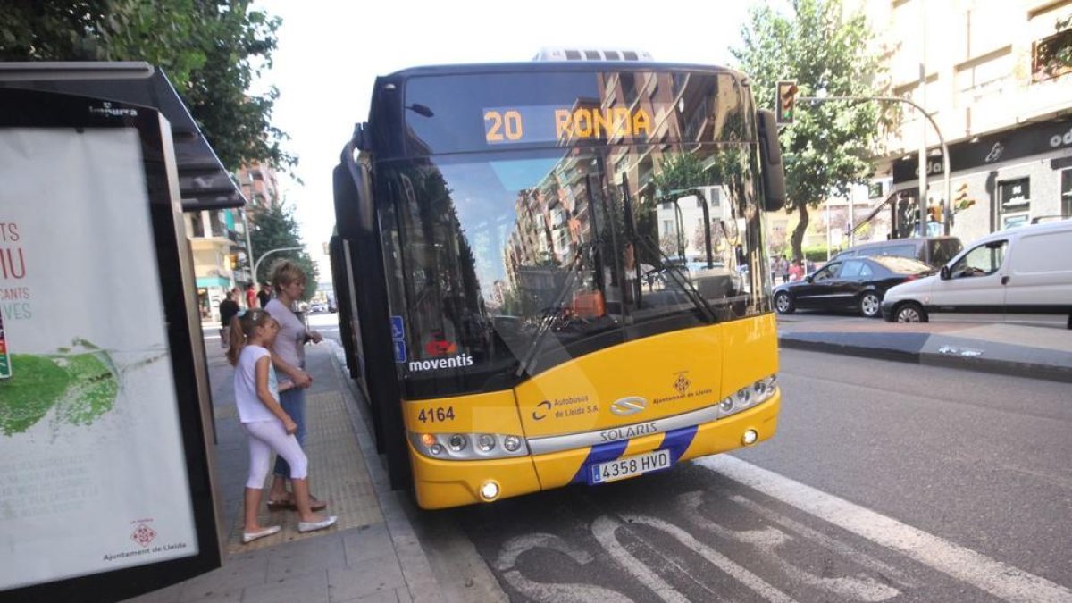 Imatge d'arxiu d'un autobús urbà de Lleida.