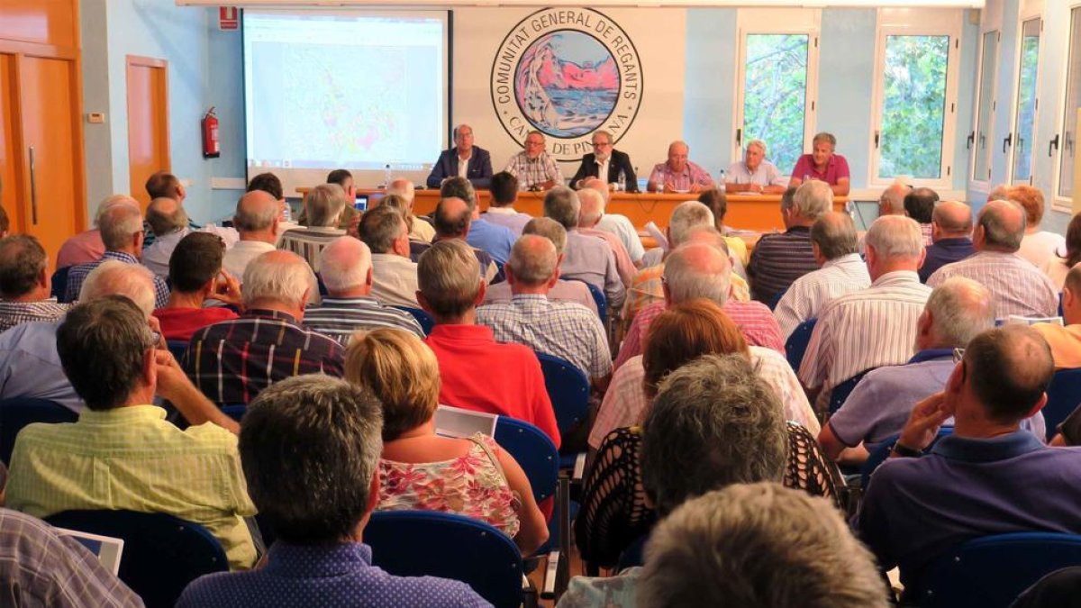 Imatge de l’assemblea general de regants de l’Horta.