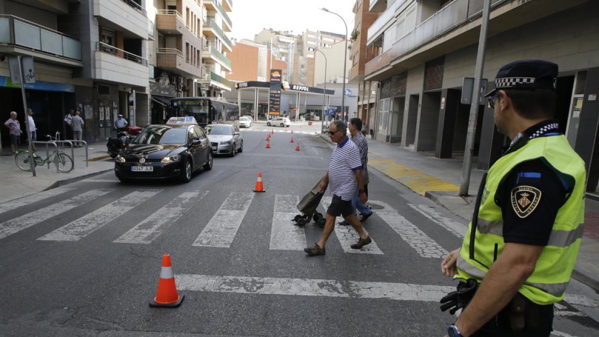 El carrer Acadèmia és de sentit únic des de l’avinguda Catalunya fins al passeig de Ronda.