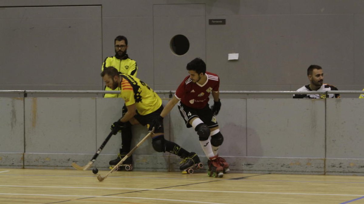 Una acción del partido de ayer entre el Alpicat y el Mataró.