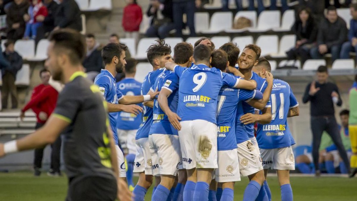 El Lleida ejerce de líder y golea al Conquense