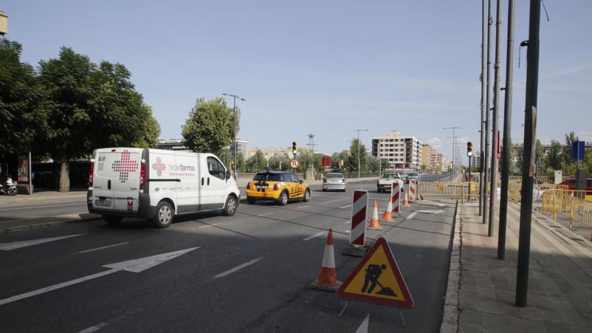 Tallat un carril a l’avinguda de Catalunya per les obres del carril bici