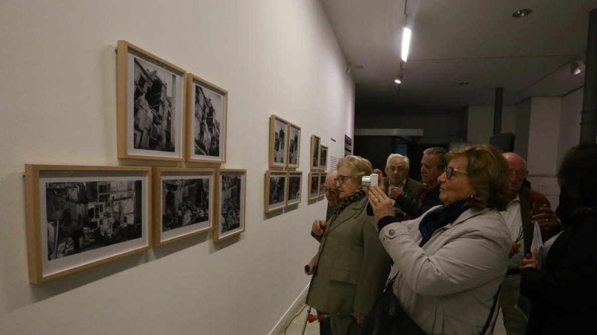 Público en la inauguración de la exposición, el 2 de noviembre.
