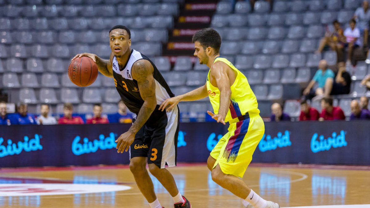 Robert Turner, en una acción del partido de ayer ante el Barça B.