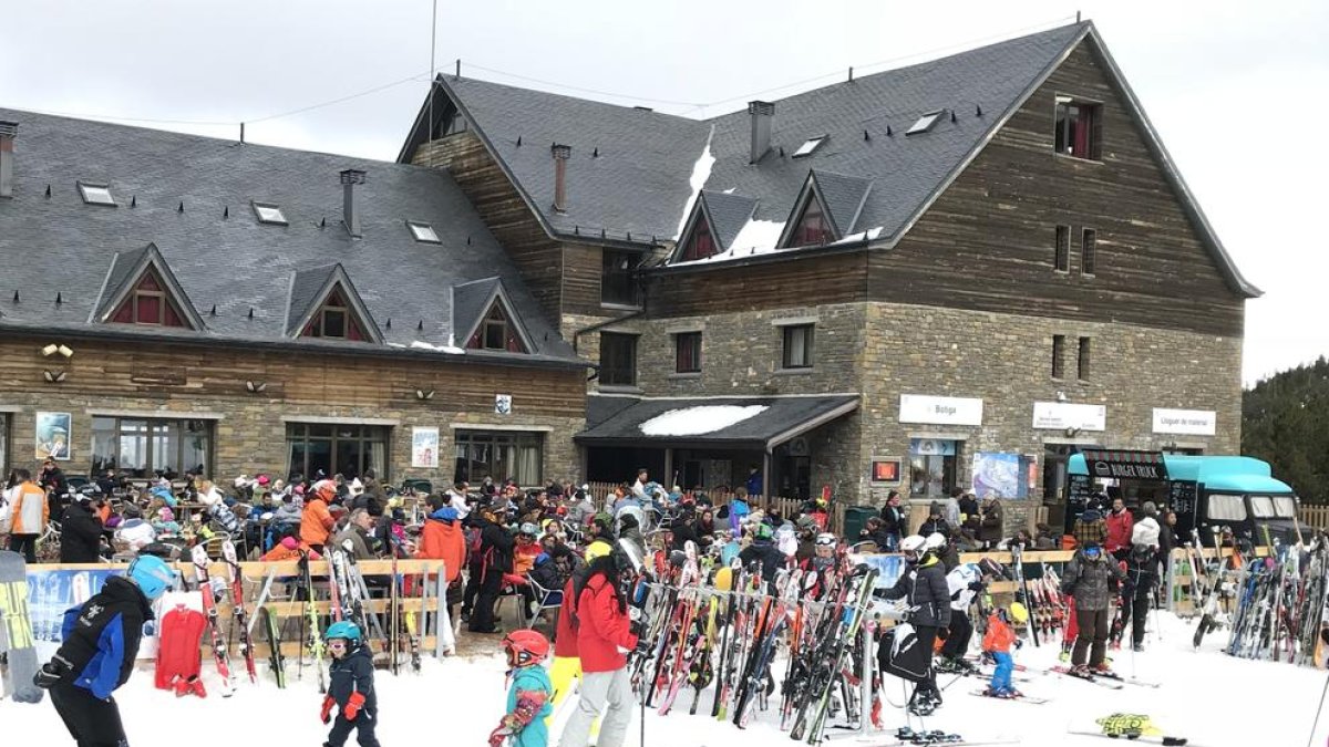 Imatge d’esquiadors a l’estació de Port Ainé, al Pallars Sobirà, durant aquesta temporada.