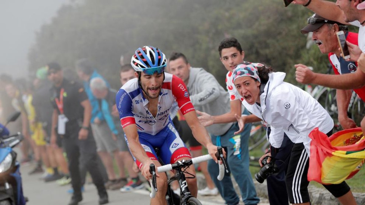 Thibaut Pinot afrontant en solitari els últims metres.