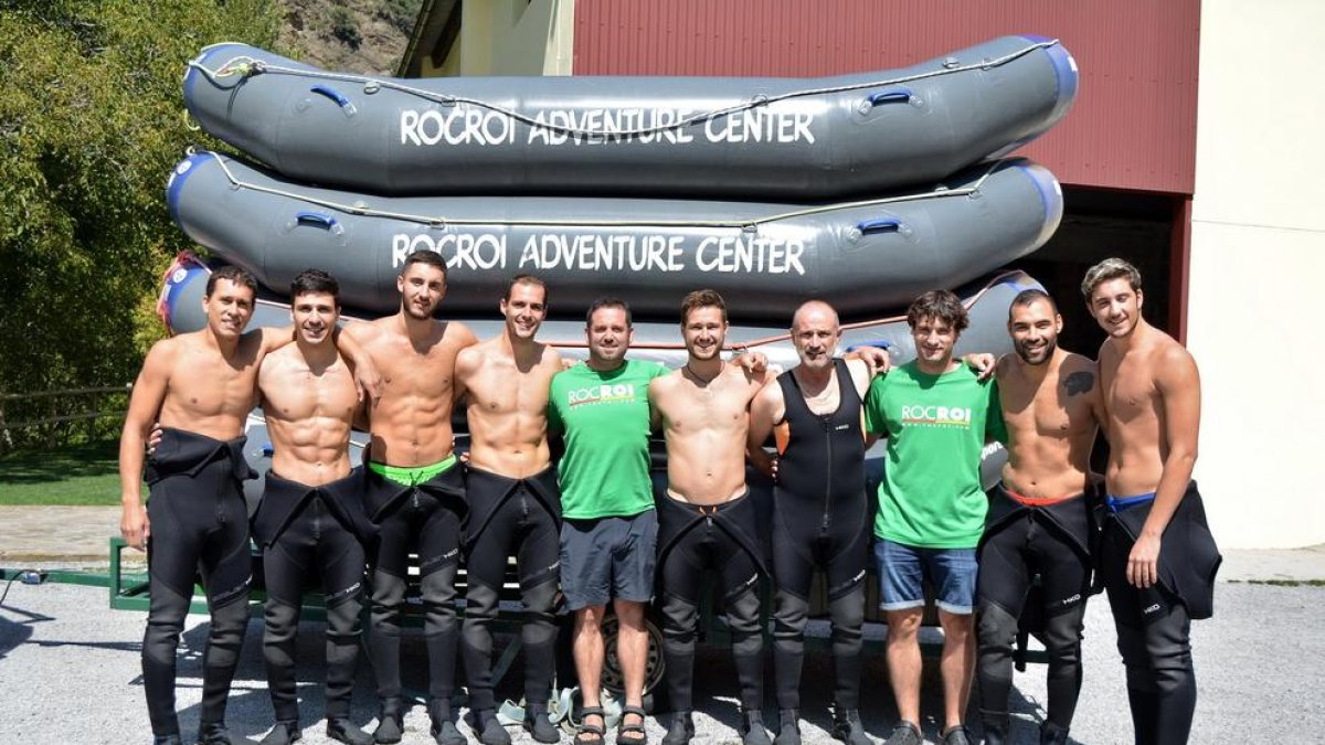 La plantilla del Lleida Llista practicó rafting en Llavorsí.