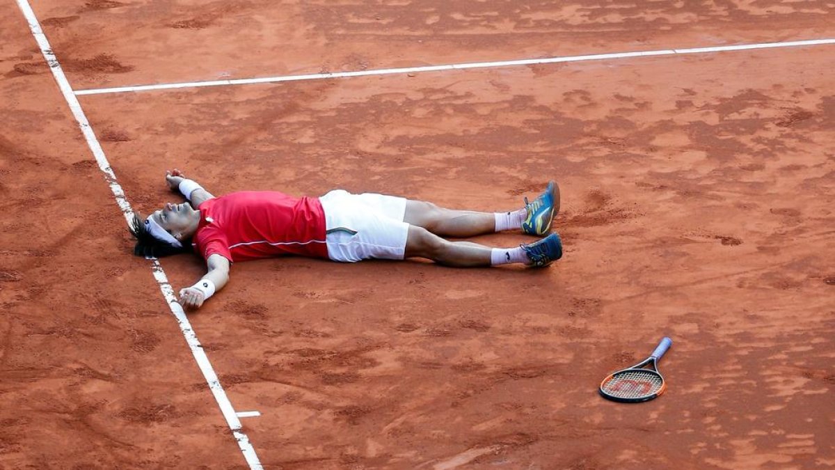 Ferrer celebra a terra la victòria davant Kohlschreiber, que classifica Espanya per a semifinals.