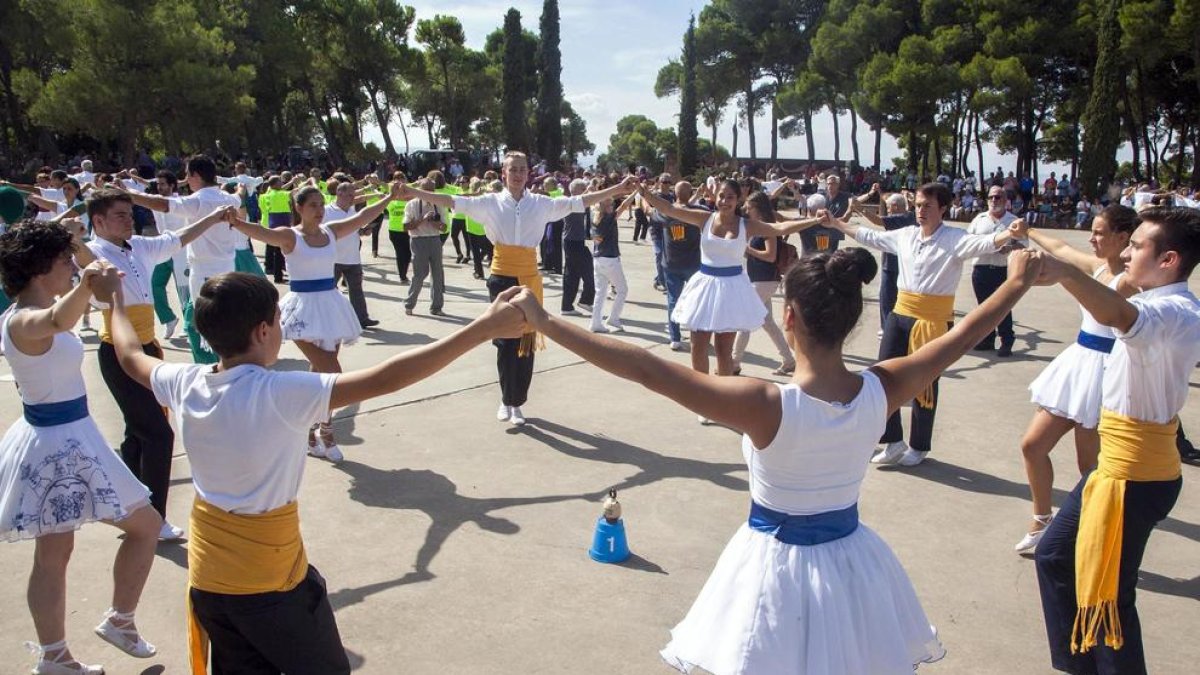 El 34 Concurs Nacional de Colles Sardanistes reunió a unos 200 “dansaires” de 19 “colles”. 