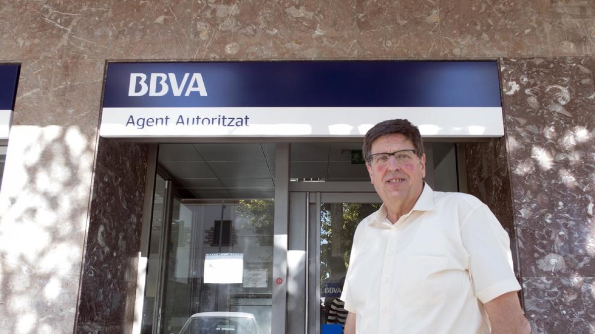 Josep Aldomà es el agente autorizado del BBVA que da servicio en Sant Guim de Freixenet.