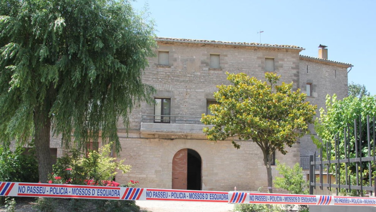 Vista de la vivienda donde ocurrieron los dos asaltos en Gàver, en el término municipal de Estaràs. 