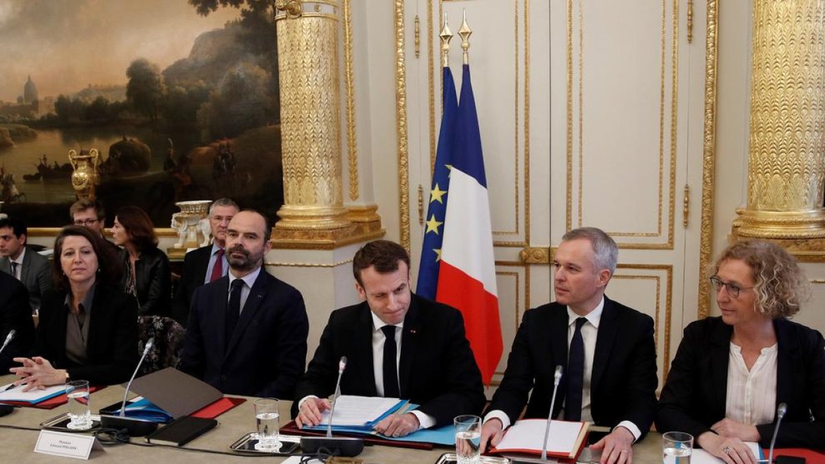 Macron se reunió ayer con los sindicatos y patronales franceses.