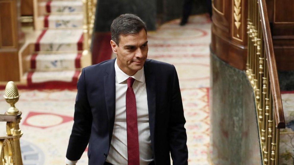 Pedro Sánchez entra en el hemiciclo del Congreso