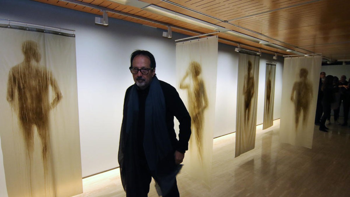 Óscar Muñoz, en la inauguración de su muestra en la Fundació Sorigué el pasado 13 de diciembre.