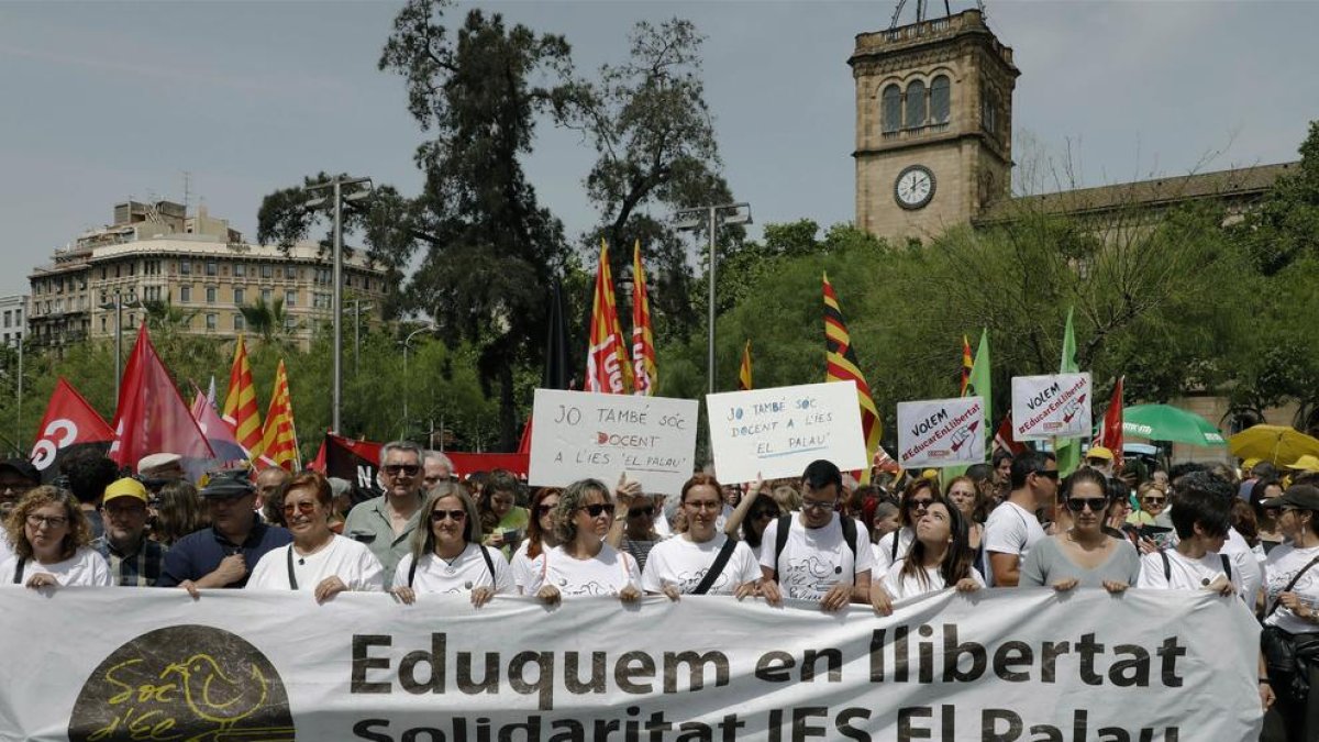 Manifestació en suport als professors de l’IES El Palau acusats d’adoctrinament.